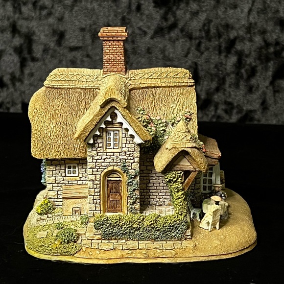 Lilliput Lane | Bargate Cottage Tea Room | English Tea Rooms Collection - Picture 12 of 15